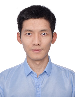 男人穿着衬衫描述已自动生成